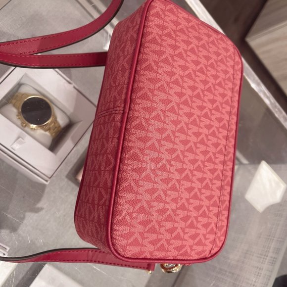 MK Medium PVC Pocket Camera Crossbody Berry Multi - Picture 4 of 6